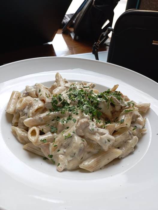 Creamy penne pasta