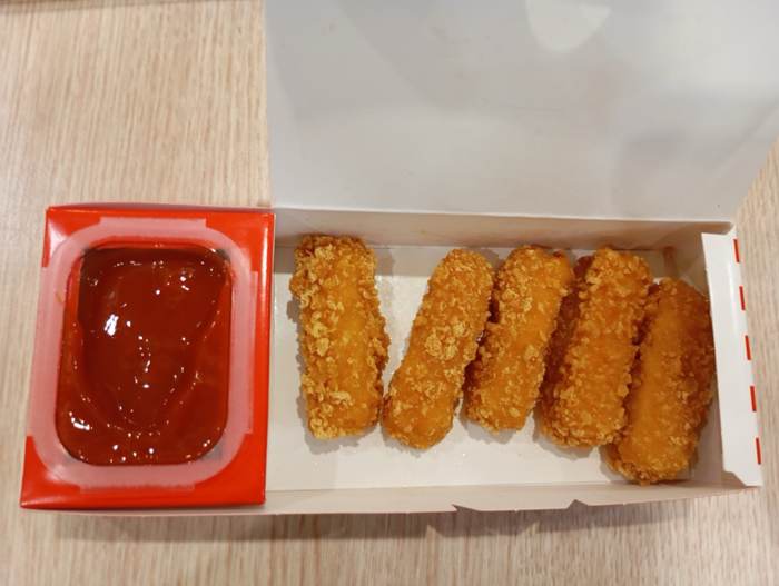Fish fingers with dip
