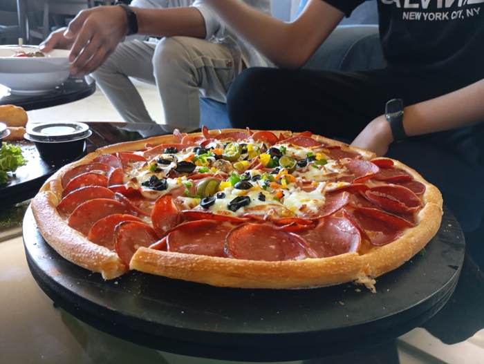 Prosciutto pizza