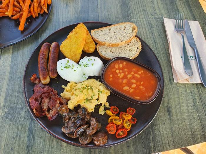 Full breakfast platter
