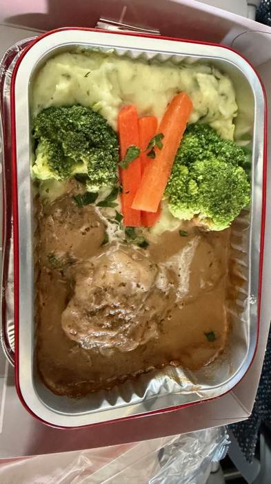 Baked potato with vegetables