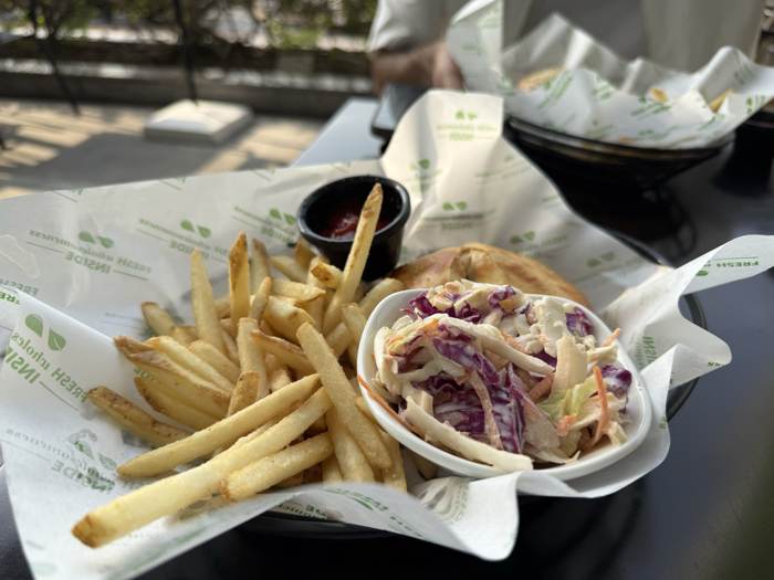 Fries with coleslaw